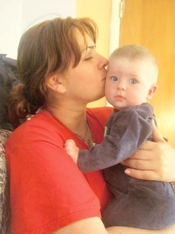 Dana Marijuana strânge bani ca să o boteze pe micuţa Iris (Foto: arhivă personală)