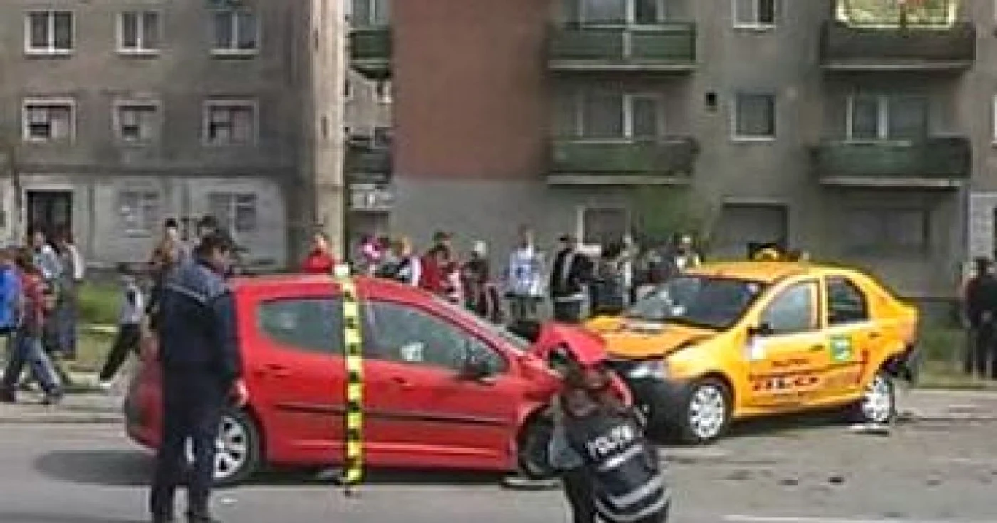 Hunedoara: Un taximetrist şi-a pierdut viaţa, după ce a fost lovit în plin de un şofer care a adormit la volan (Galerie foto)