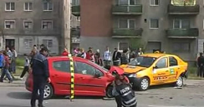 Hunedoara: Un taximetrist şi-a pierdut viaţa, după ce a fost lovit în plin de un şofer care a adormit la volan (Galerie foto)