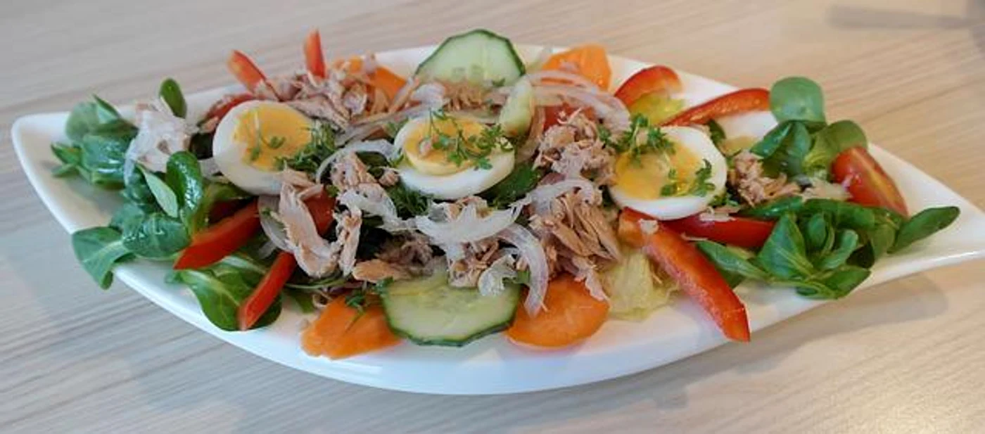 Salată cu ouă