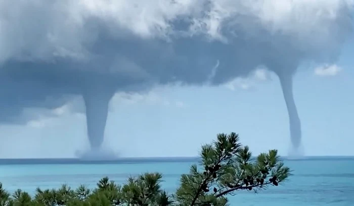 Momentul în care două tornade se formează în Marea Neagră / Sursa: Facebook - Meteoplus