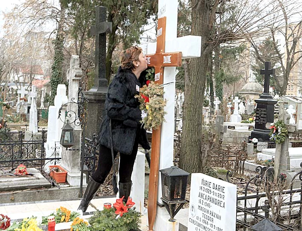 Actriţa merge des la mormântul iubitului