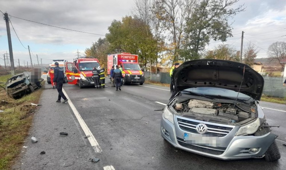 Accident cu șapte răniți, printre care trei copii și o gravidă, în Bistrița-Năsăud. A fost activat Planul Roșu de Intervenție