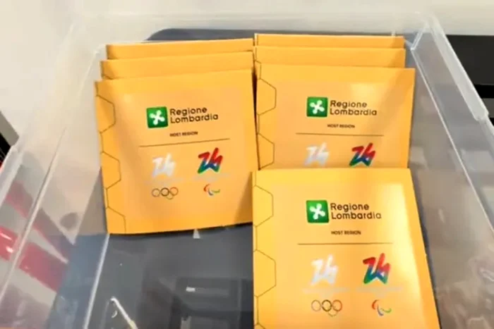 Așa arată prezervativele oferite sportivilor la JO 2026. Foto Tik-tok/ Olivia Smart