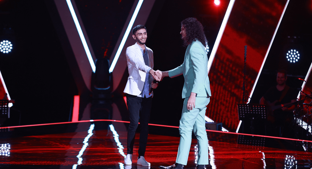 Iulian Nunucă, show pe 3 voci la „Vocea României“. E fiul unui lăutar și e mândru că e țigan