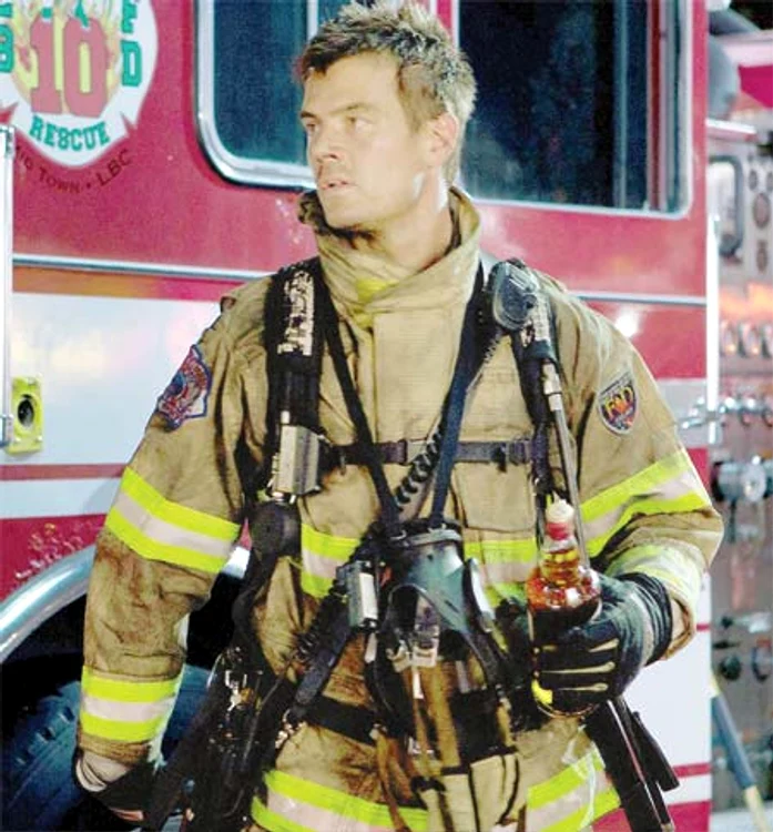 
    Josh Duhamel  