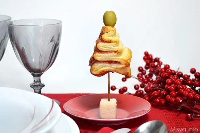 Înainte de a fi serviți, brăduții se înfig într-un cub de parmezan și în vârf li se pune o măslină