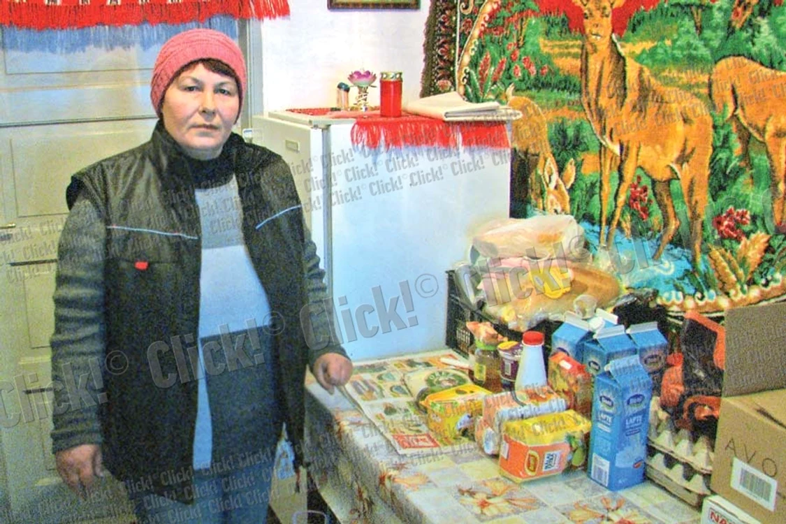 Maria Solzea a făcut provizii serioase. Nu ştie când va putea ajunge din nou la magazinul din sat