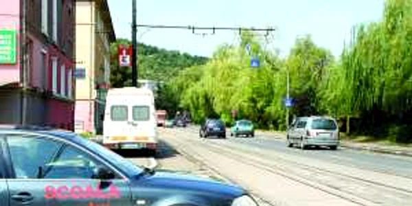 Reşiţa: Şoferii îşi riscă viaţa din cauza parcărilor ilegale