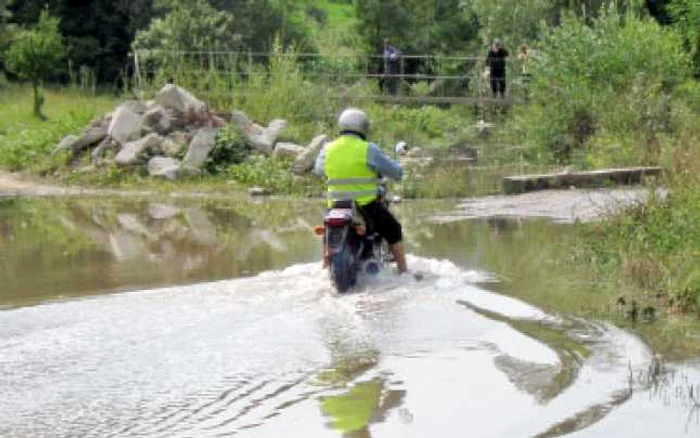 Saramura ameninţă casele din Ocnele Mari