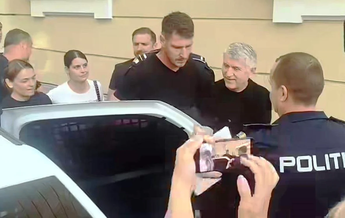 Un bărbat s-a intercalat în escorta lui Pomohaci