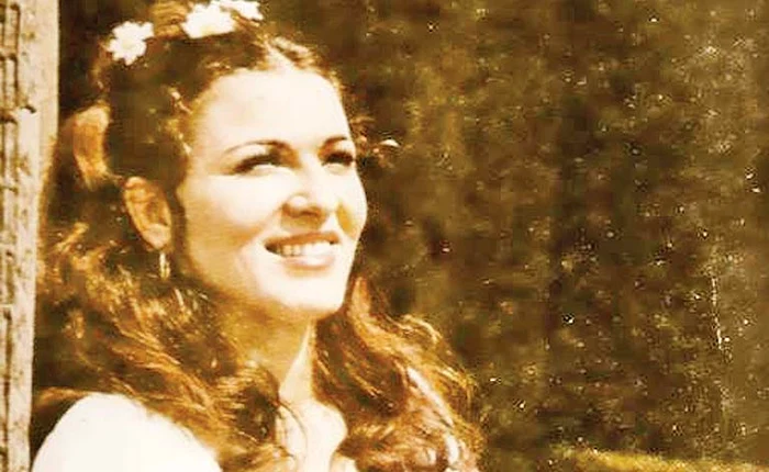 
    «Regina muzicii populare româneşti» îm plineşte marţi 80 de ani, dar tot are  agenda plină de concerte - Click! vă dezvălu ie impresionanta ei poveste de viaţă   