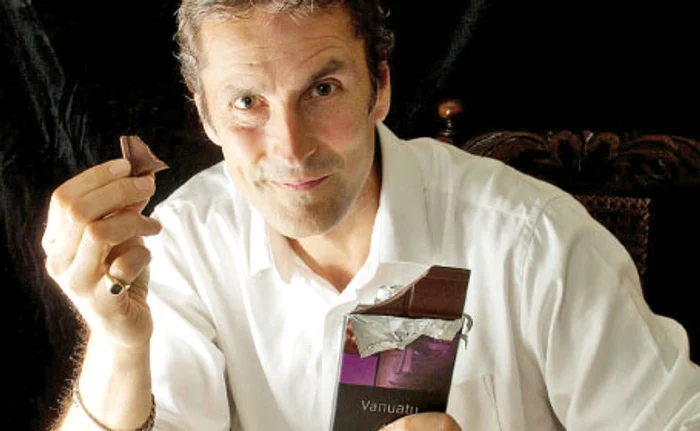 
    Angus Kennedy nu scrie despre niciun produs fără să-l încerce (Foto: SWNS)  