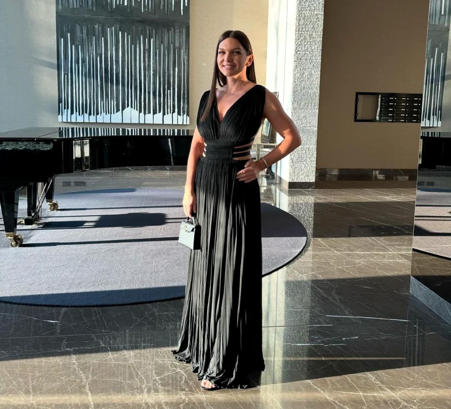 Prețul rochiei purtată de Simona Halep este de aproximativ 15.000 – 20.000 de euro / foto: Instagram