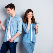 Mesaje text, relatie, foto shutterstock jpg