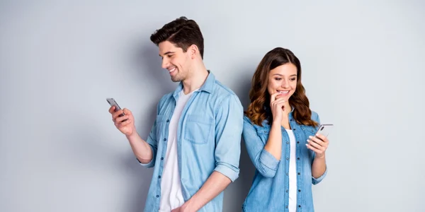 Mesaje text, relatie, foto shutterstock jpg