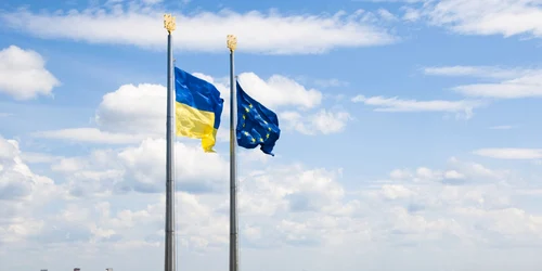 drapel steag ucraina uniunea europeana foto shutterstock