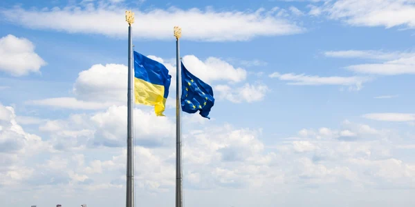 drapel steag ucraina uniunea europeana foto shutterstock