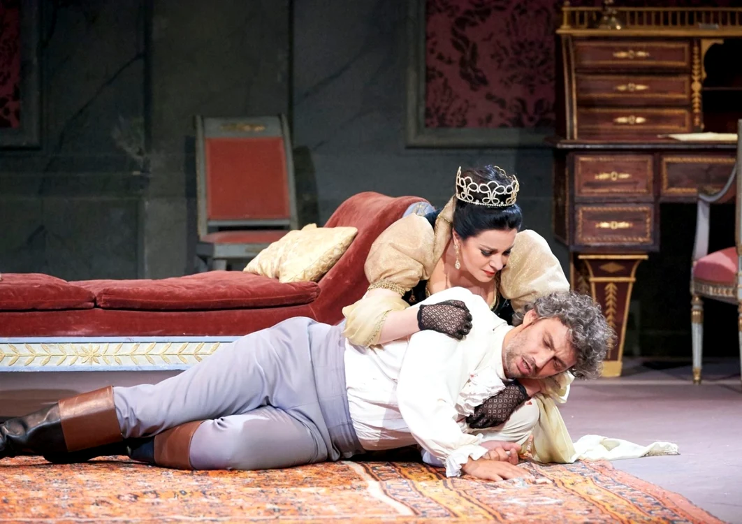 Angela Gheorghiu şi Jonas Kaufmann, în Tosca   FOTOGRAFII: pagina de Facebook Angela Gheorghiu