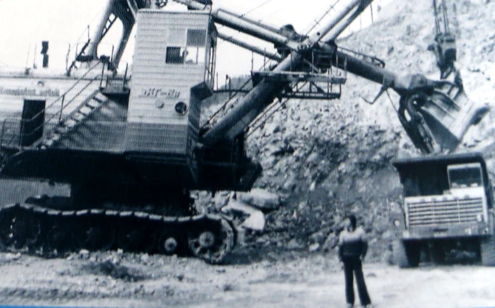 Imagini de pe șantier. Sursa: Volumul „Hidroconstrucția – Sucursala Râul Mare Retezat” (2013)