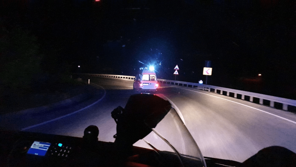 Un copil de 11 ani a murit lovit de o ambulanță. Mașina fusese izbită de un TIR condus de un cetățean bulgar