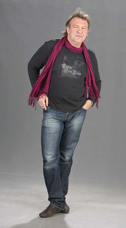 Înainte, era mai plinuţ şi mai neglijent cu ţinuta lui