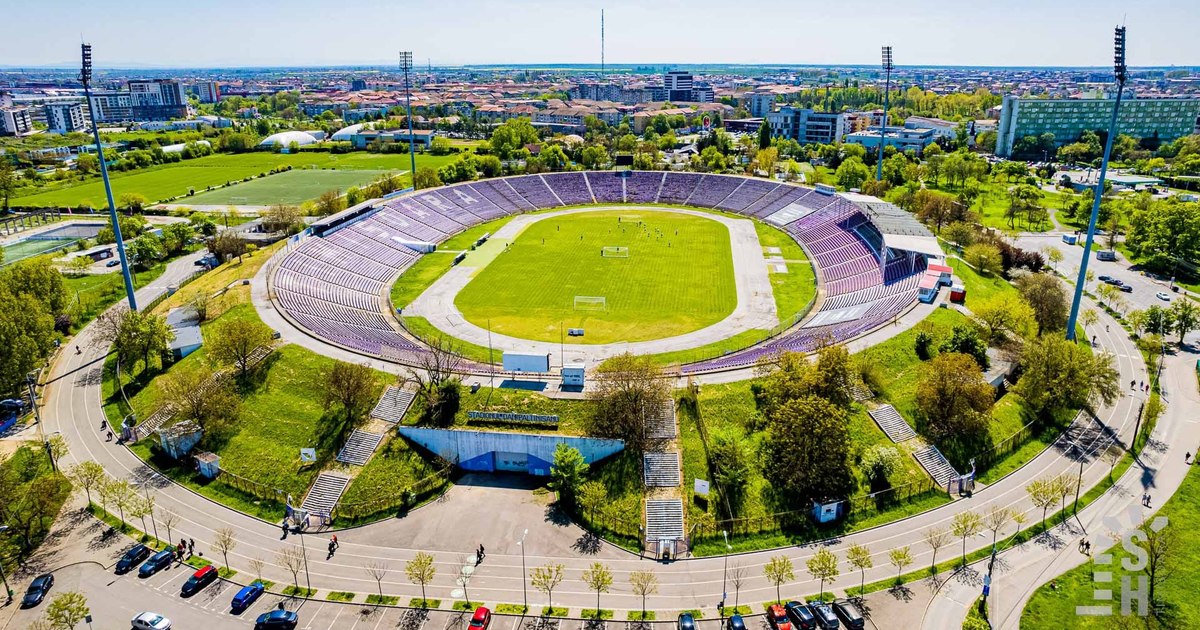 Concert Cargo la stadionul Dan Păltinișanu înainte de demolare, urmată de construirea unei noi arene Concert Cargo la stadionul Dan Păltinișanu înainte de demolare, urmată de construirea unei noi arene