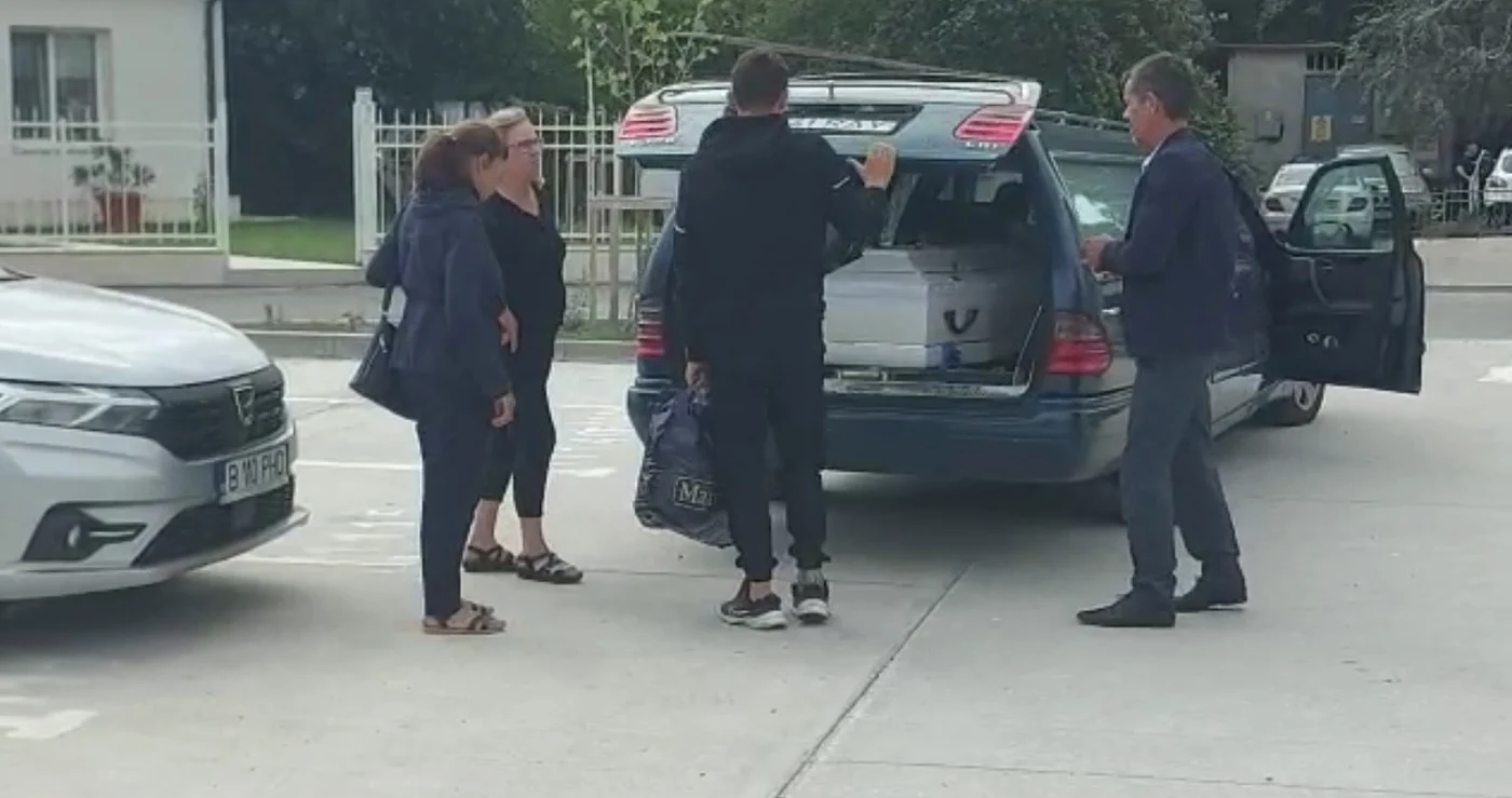 Alina a fost luată de la morgă de rude și va fi înmormântată in rochie de mireasă FOTO Antonia Ispas