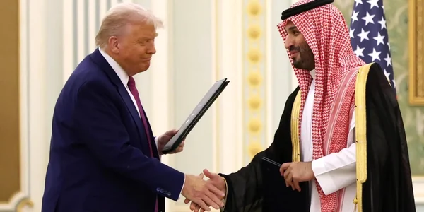 Trump in Arabia saudita foto X jpeg