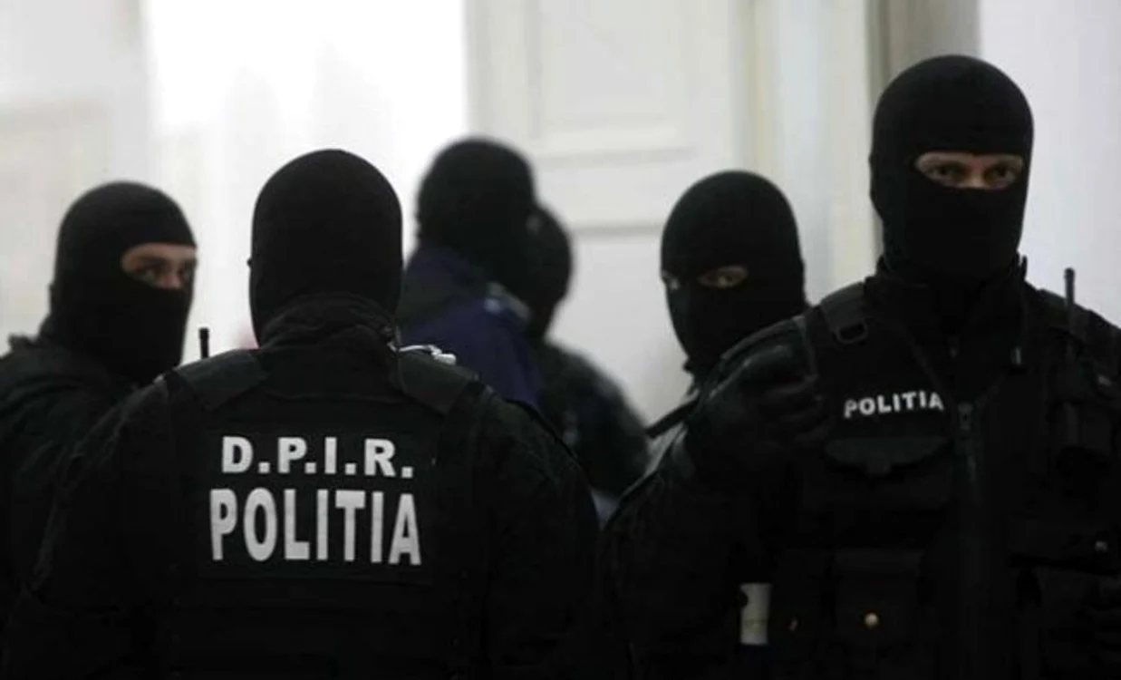 
    Trupele speciale participă la căutarea suspecților în șapte județe  