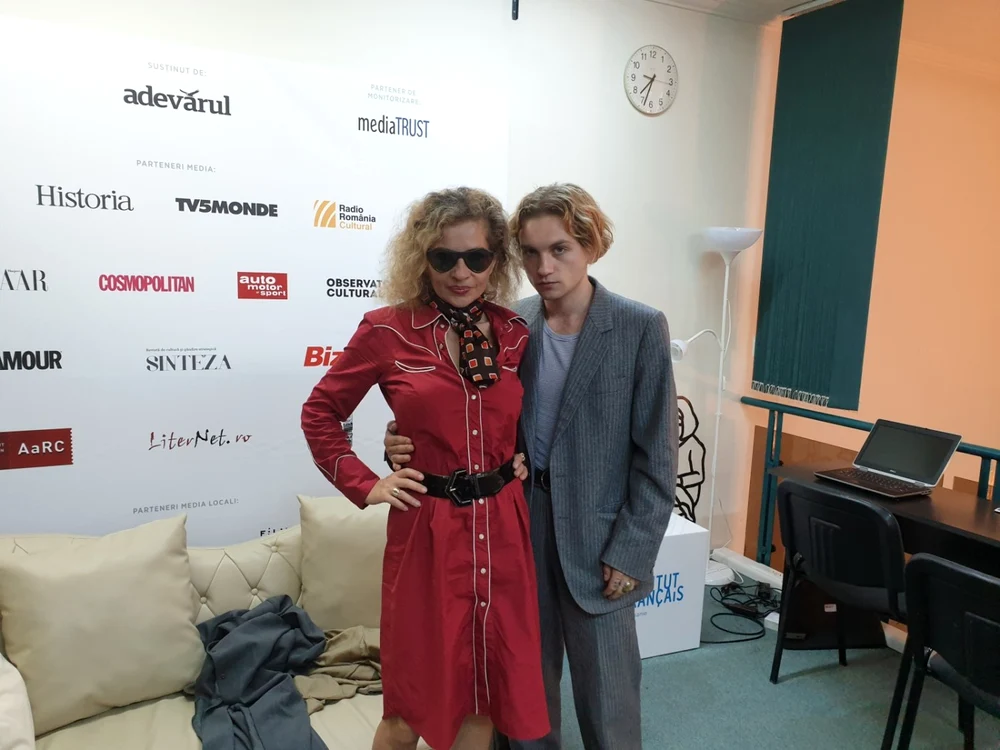 Eva Ionesco, alături de fiul ei, actorul Lucas