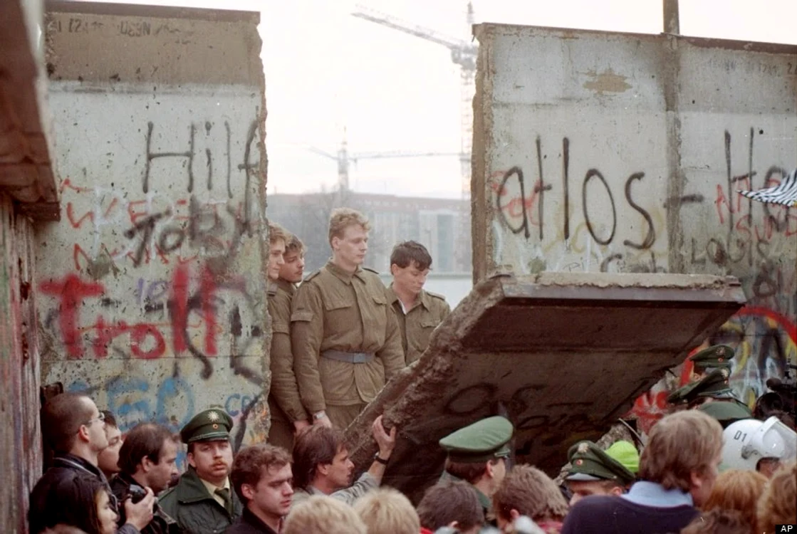 the Fall of the Berlin Wall in 1989 10 jpg jpeg