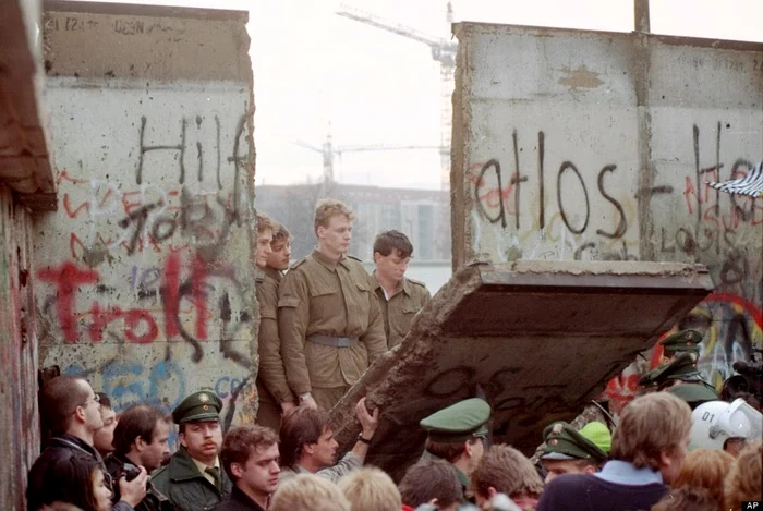 the Fall of the Berlin Wall in 1989 10 jpg jpeg