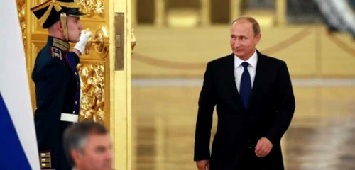 Vladimir Putin pe coridoarele Kremlinului FOTO AFP