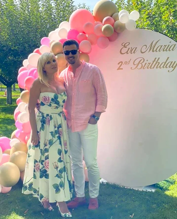 Elena Udrea și Adrian Alexandrov sunt niște părinți tare fericiți