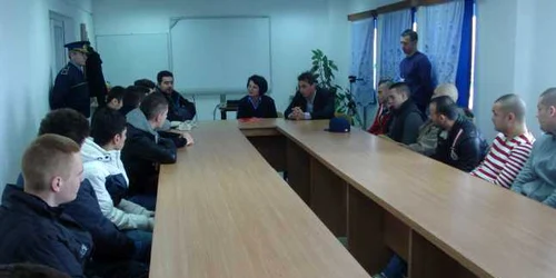 Elevii au purtat un dialog cu deţinuţii FOTO