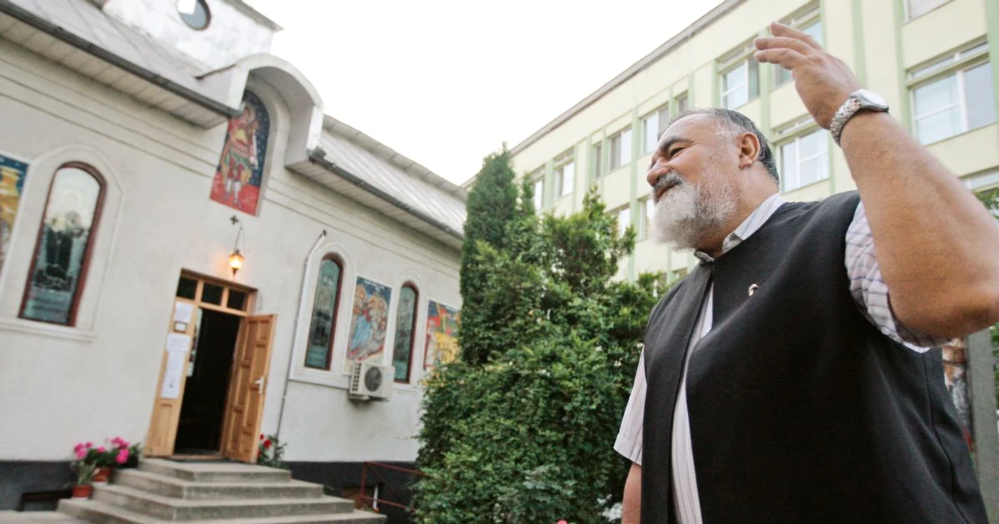 Părintele Dumitru Toadere a construit biserica din curtea Institutului Oncologic din Cluj.