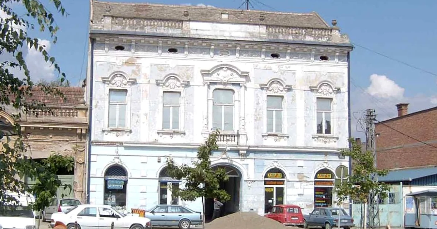 Clădirea "Luceafărul", din centrul oraşului sârb Vârşeţ, este revendicată de comunitatea românilor din Voivodina