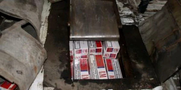 Satu Mare: Doi sătmăreni au intrat în ţară cu 4.000 pachete de ţigări