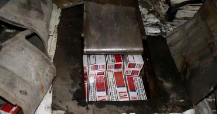 Satu Mare: Doi sătmăreni au intrat în ţară cu 4.000 pachete de ţigări