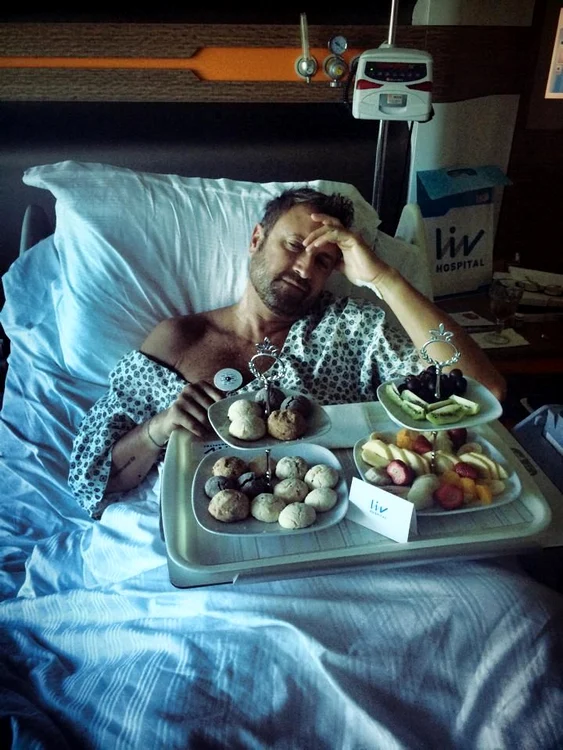 Cătălin Botezatu, mic dejun pe patul de spital