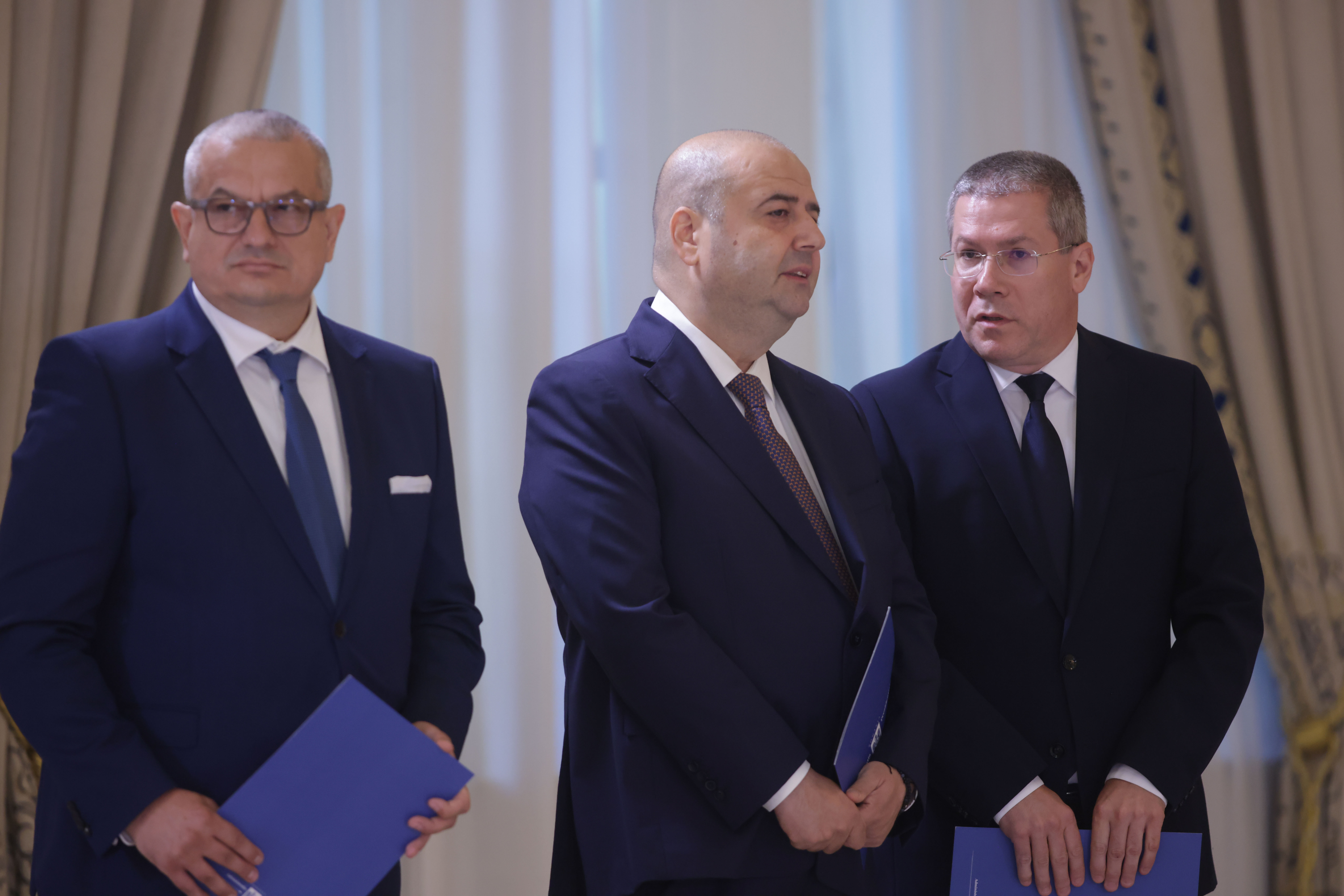 Cei trei noi judecători CCR au depus jurământul la Cotroceni. Ce beneficii primesc cei care se pensionează