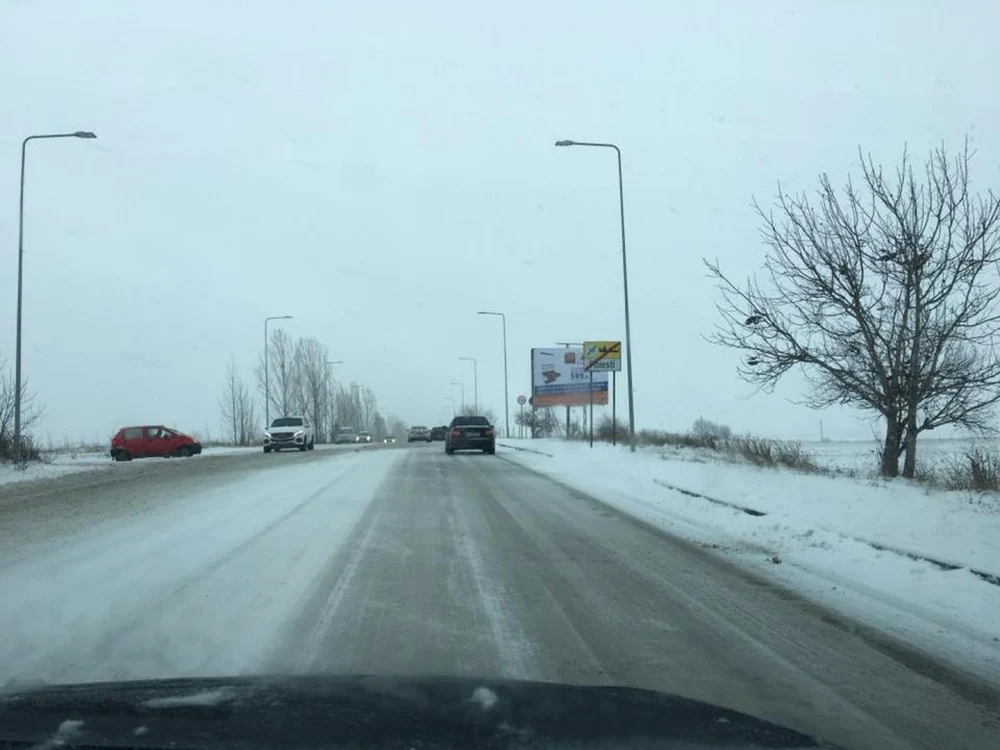 Ieşirea din Ploieşti spre Păuleşti, acoperită cu gheaţă FOTO Oana Zafiriadis
