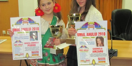 Denisa Pârvu(stânga) şi Gabriela Amzaru(dreapta) au primit în 2010 distincţia "Omul anului"