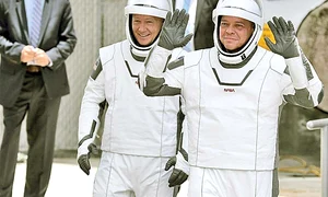 Astronauţii Bob Behnken şi  Doug Hurley au ajuns ieri la  bordul Staţiei Spaţiale  Internaţionale jpeg