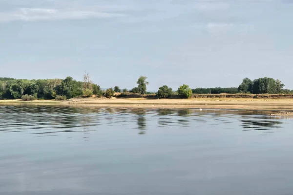 Fenomen neobișnuit pe Dunăre. Apa crește în zona maritimă, deși fluviul înregistrează minime istorice. Cum este posibil
