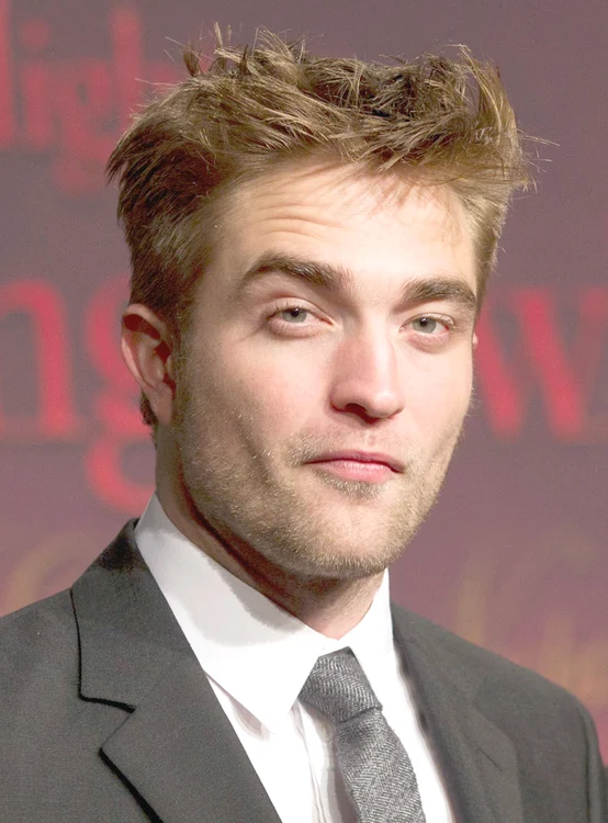 
    Robert Pattinson e îndrăgostit lulea de noua lui iubită  