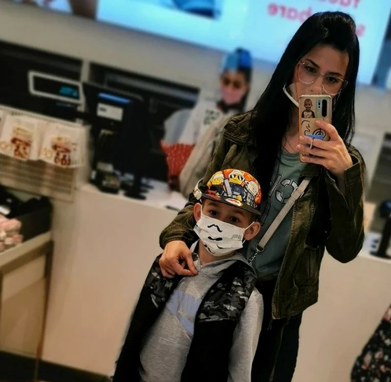 Irina Bombaru, împreună cu fiul eiFoto: Arhiva personală / Instagram