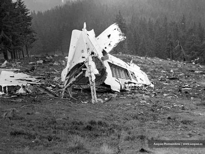 Resturile avionului Tarom prăbușit în Munții Apuseni, în 1970 (© Miklós Telegdi / Azopan CC BY-NC-ND 4.0)