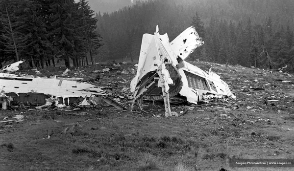 Resturile avionului Tarom prăbușit în Munții Apuseni, în 1970 (© Miklós Telegdi / Azopan CC BY-NC-ND 4.0)